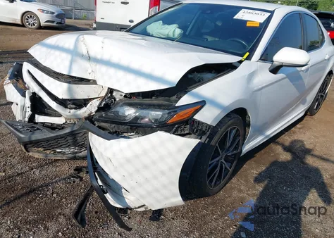 2021 Toyota Camry Se z USA, uszkodzony, nr VIN 4T1G11AK5MU556560